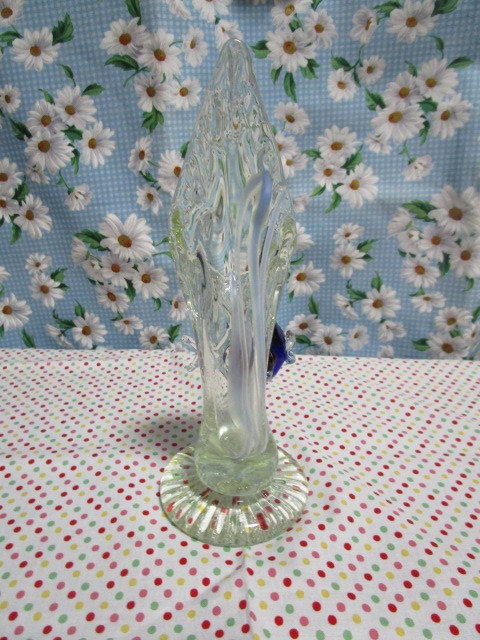 B1　手づくりガラス「淡いペパーミントグリーンのガラス花瓶にエンゼルフィッシュのガラス細工付き」～箱なし
