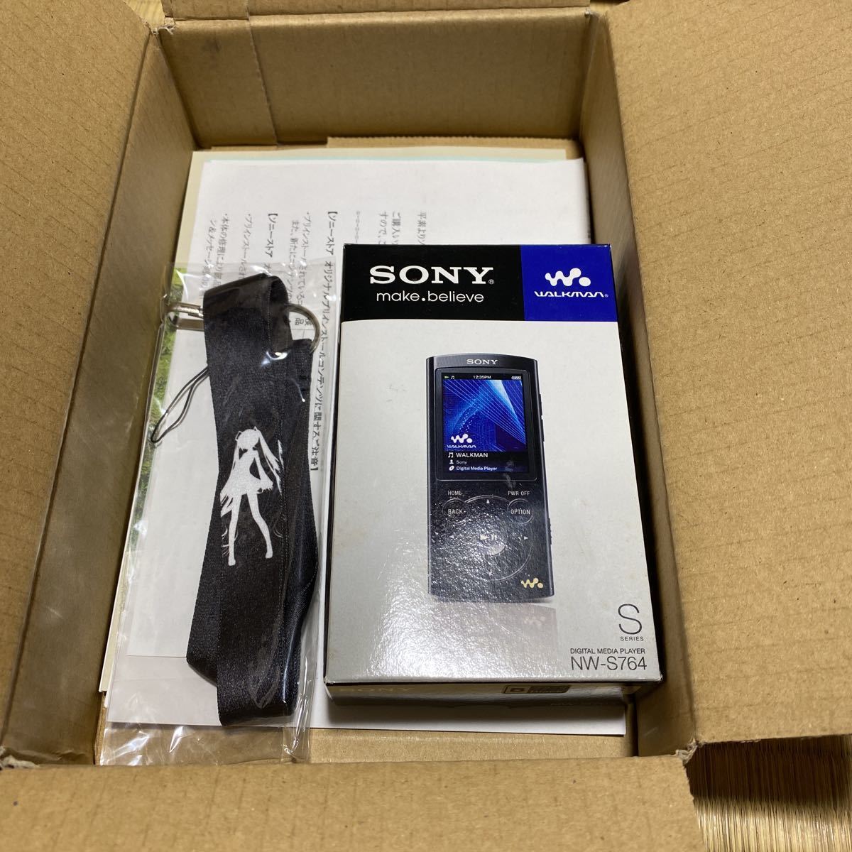 新品未使用品 SONY ウォークマン NW-S764 初音ミク ネックストラップ付き　SONYウォークマン 3939台 限定品_画像1