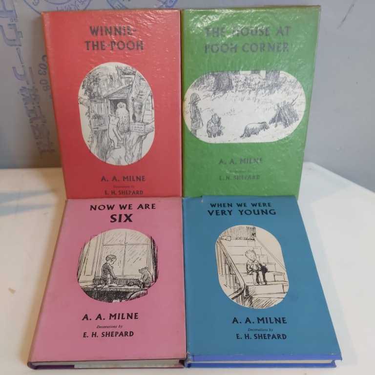 [ foreign book ]A.A.MILNE 4 pcs. set * secondhand book set sale / aged deterioration because of some stains scorch have /WINNIE-THE-POOH/WHEN WE WERE VERY YOUNG/ poetry compilation / Winnie The Pooh 