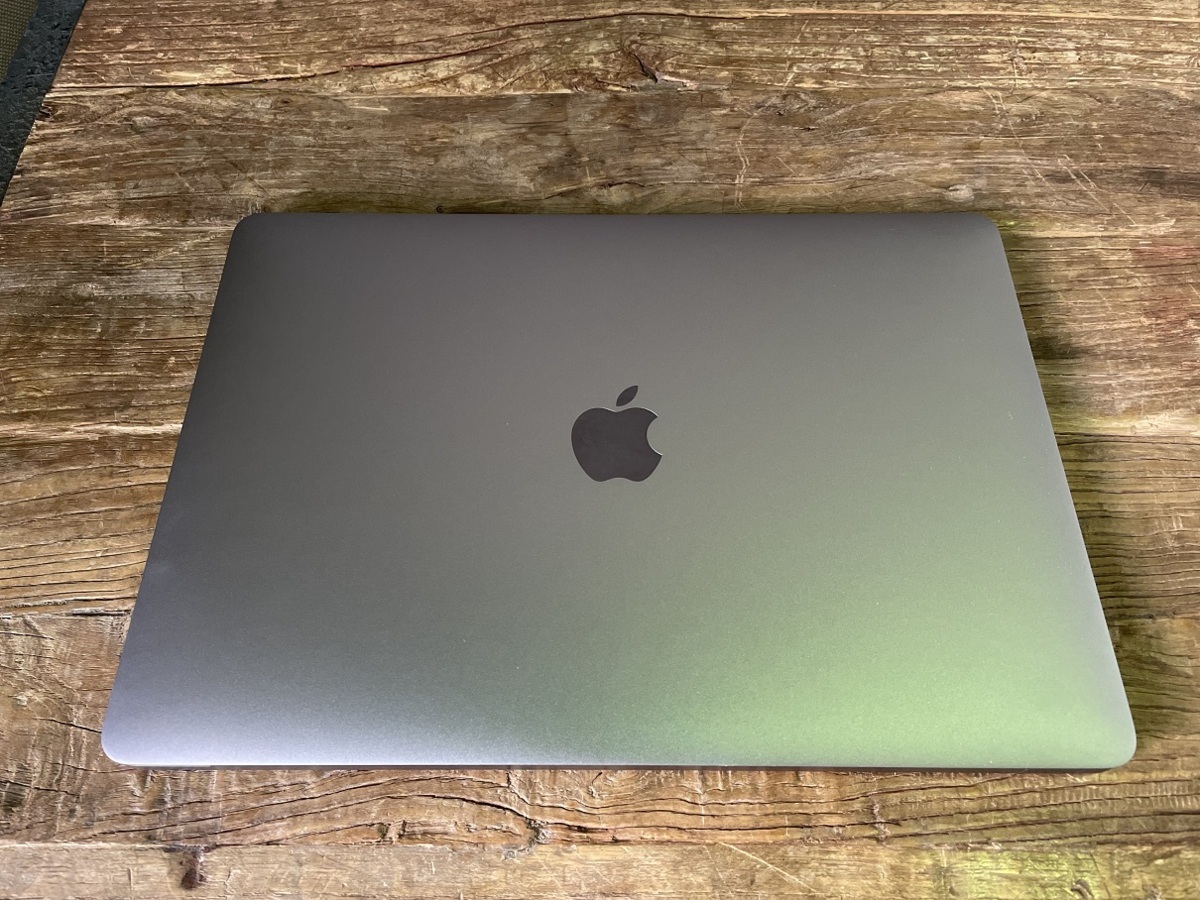 Apple MacBook Air Retina 13インチ(2020) Core i3 1.1GHz/8GB/SSD