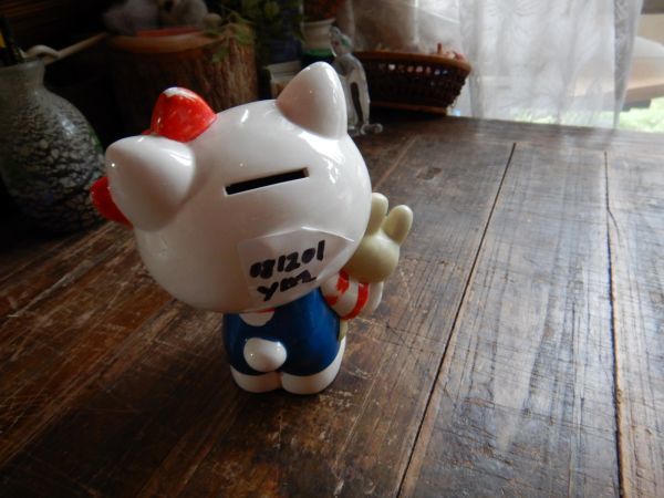 ym081201 Hello Kitty - ceramics savings box Showa Retro Sanrio 14xH18D9cm