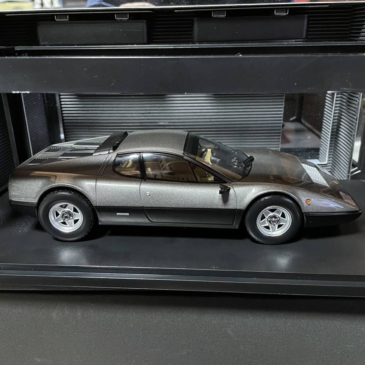 新品未展示品　KKスケール 1/18 フェラーリ 365 GT4 BB 1973 ガンメタル_画像4