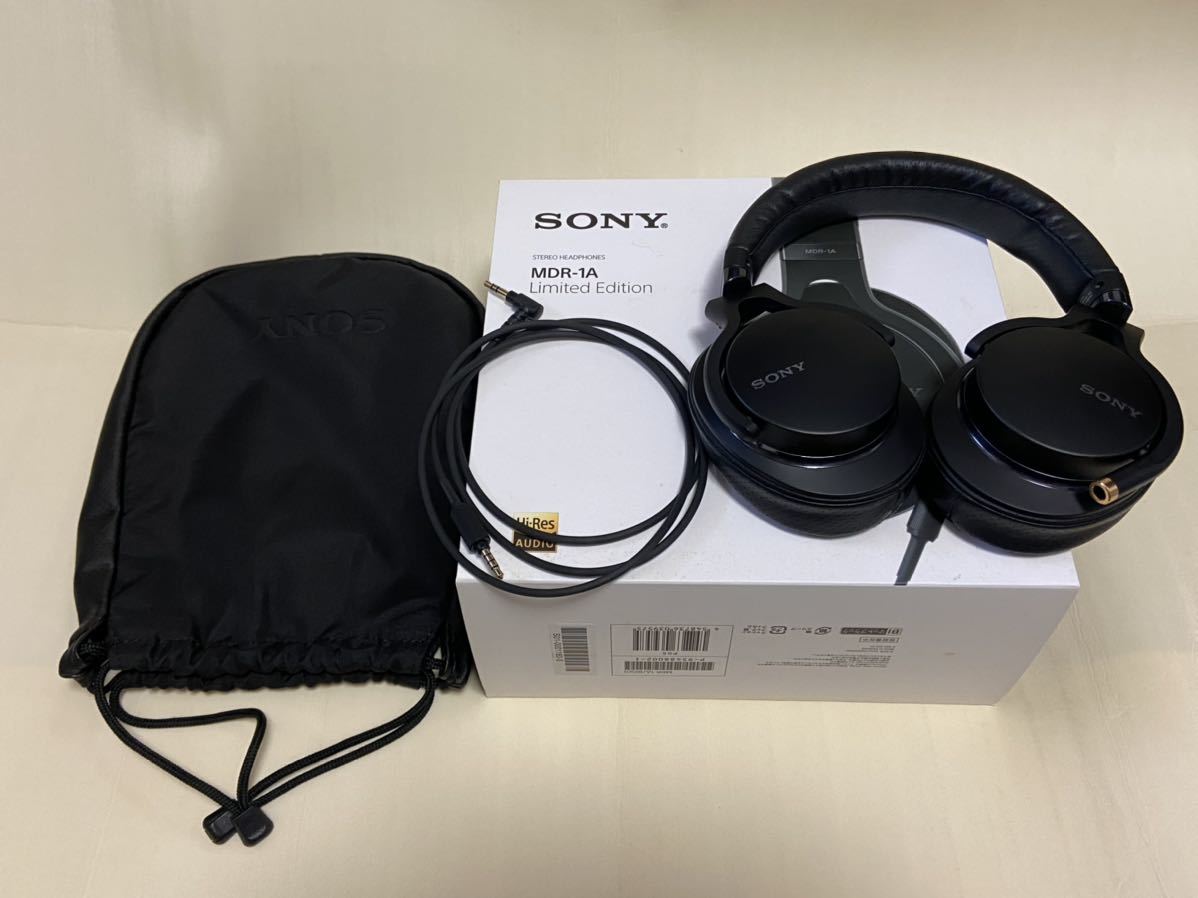 SONY MDR-1A(SQ) シルバー ヘッドホン SONY MDR-1A(SQ) シルバー ヘッドホン
