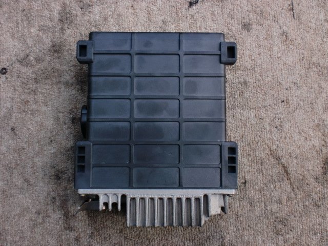 * Benz 190E W201 90 year 201029 engine computer -( stock No:A09106) (4863) *