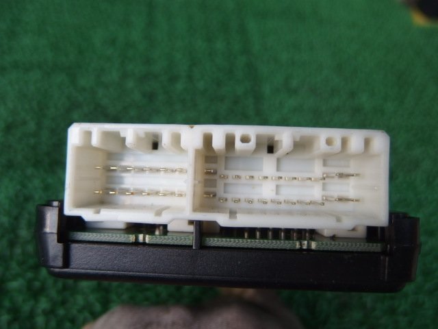 * Citroen Xantia 00 year X2RF amplifier ( stock No:A24703) (6576) *