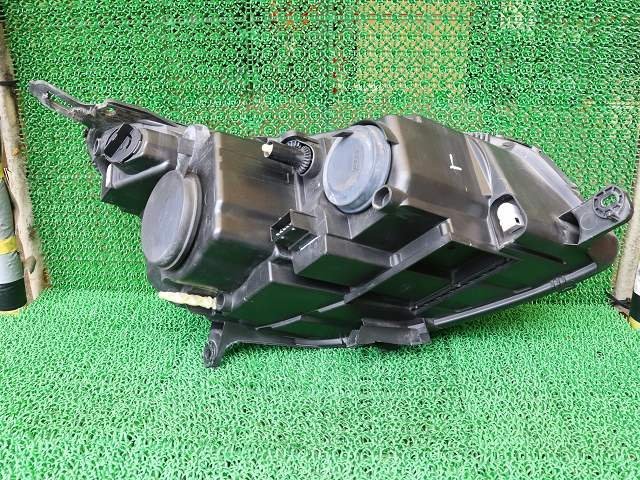 * Citroen C5 Break 07 year X3RFJ left head light ( stock No:A27157) (6539)