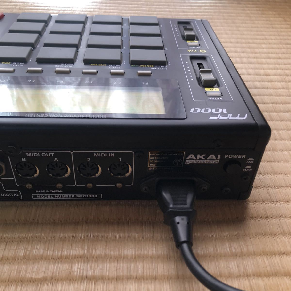 送料無料】mpc1000 bk akai アカイ MPC 中古品 サンプラー DJ 現状品