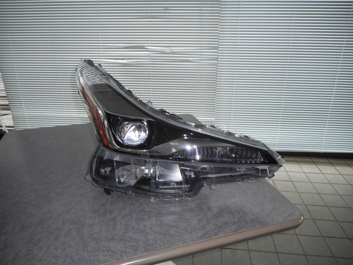 トヨタ プリウス ZVW51 後期 右ヘッドライト ユニット KOITO 47-104 品