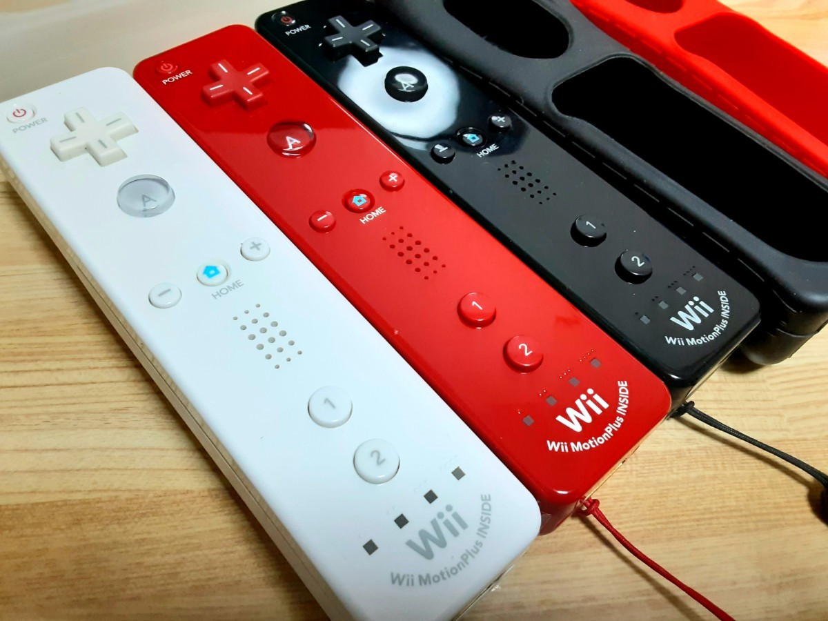 除菌清掃済み "  任天堂Wiiリモコンプラス3点セットヌンチャク付き "  動作確認済み WiiU 2
