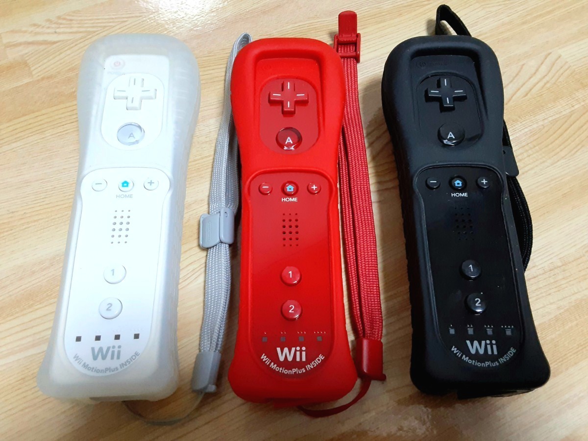 除菌清掃済み "  任天堂Wiiリモコンプラス3点セットヌンチャク付き "  動作確認済み WiiU 2