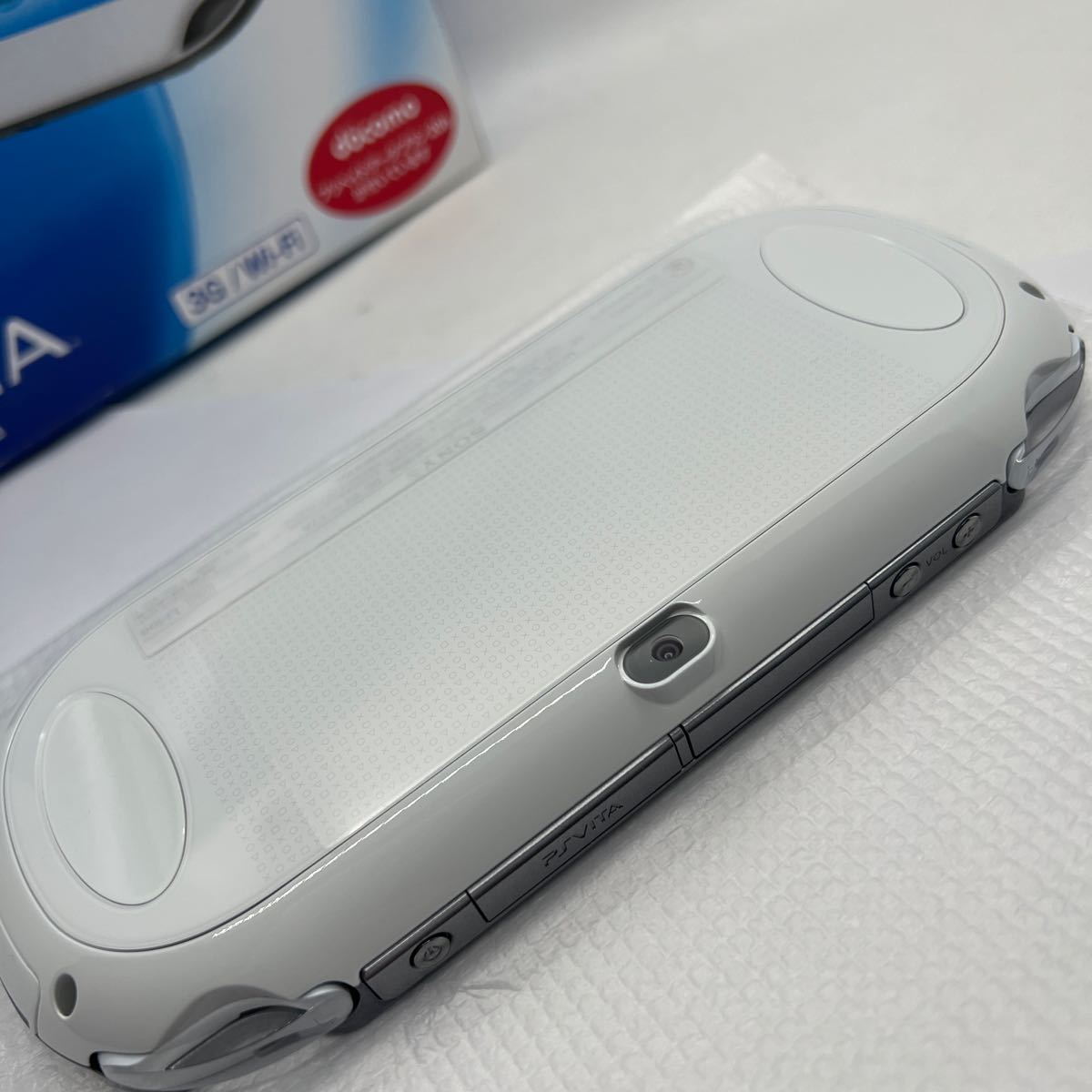 極美品 SONY PS Vita PCH-1100 3G/ Wi-Fiモデル クリスタル・ホワイト