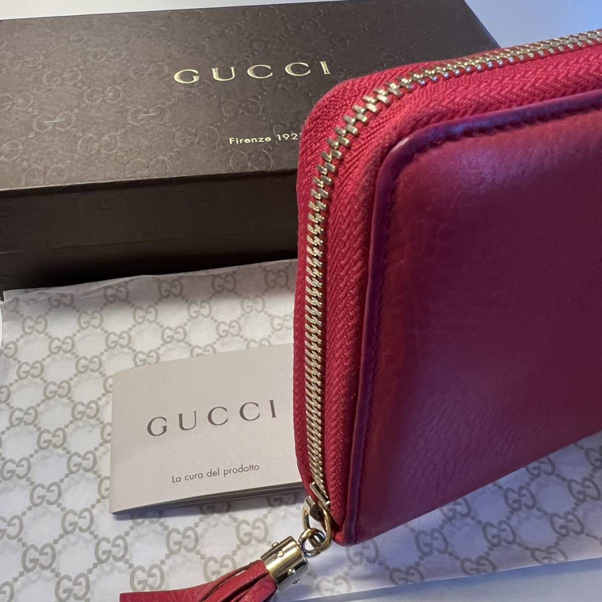 未使用に近い！ グッチ GUCCI 財布 長財布 ソーホー SOHO タッセル