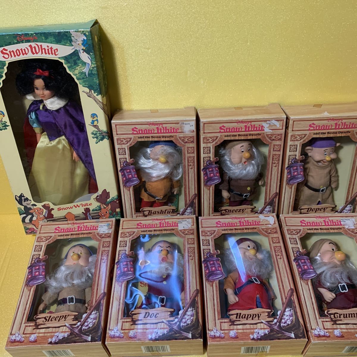 * unopened rare Vintage Disney Snow White .7 person. small person figure set / Disney\'s Snow White & Seven Dwarfs / antique doll 