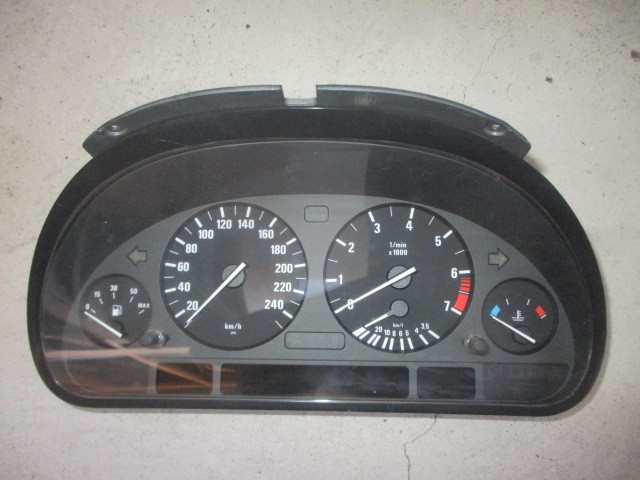 □BMW E39 525 スピードメーター中古 62116906128 VDO 110008784/216
