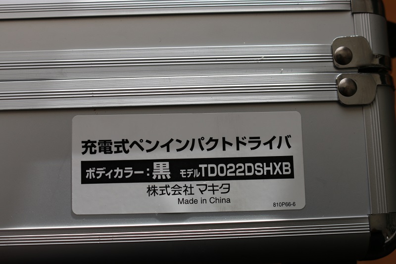 新品☆未使用!! 送料無料!! マキタ　充電ペンインパクトドライバー　TD022DSHXB 黒　フルセット!(本体・ケース・充電器・バッテリｘ2個）_品番ステッカー