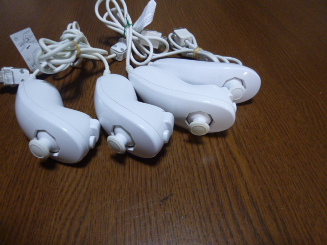 N093【送料無料 動作確認済】Wii ヌンチャク 4個セット　ホワイト（クリーニング済）白　NINTENDO　任天堂 純正 