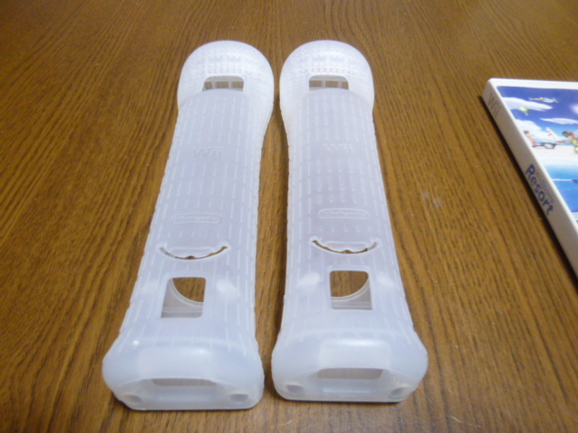 M073【送料無料】Wii モーションプラス　ジャケット　2個　ソフト　Wiiスポーツリゾート　セット（動作確認済）リモコンカバー　きれいです
