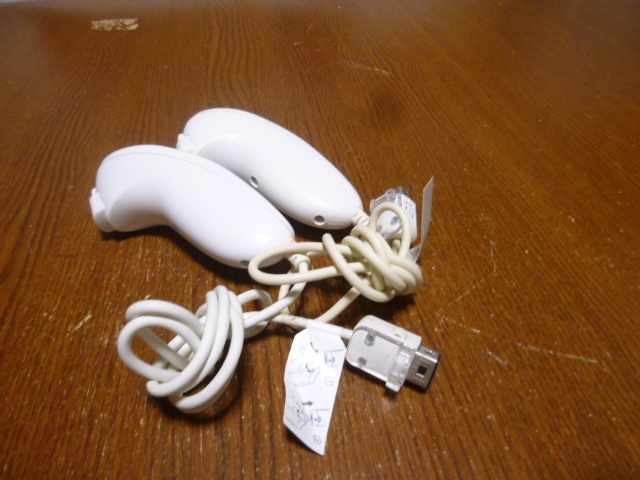 N091【即日配送 送料無料 動作確認済】Wii　ヌンチャク　2個セット　白　ホワイト（クリーニング済）RVL-004