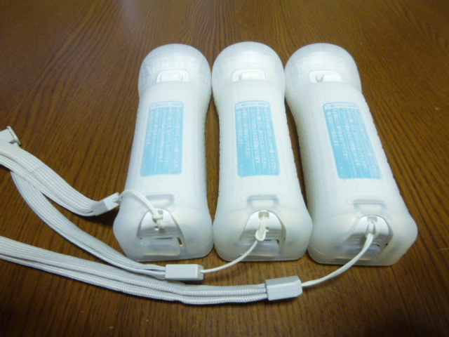 RSJ031【送料無料 即日配送 動作確認済】Wii リモコン ストラップ　ジャケット　3個セット ホワイト　白　セット　リモコンカバー