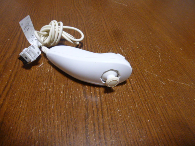 N006【即日配送 送料無料 動作確認済】Wii　ヌンチャク　白　ホワイト（クリーニング済）RVL-004