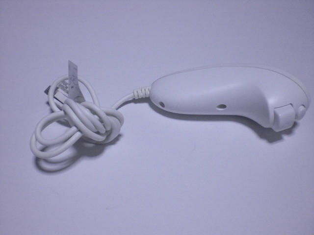 N016【即日配送 送料無料 動作確認済】Wii ヌンチャク　純正品　RVL-004 白　ホワイト 