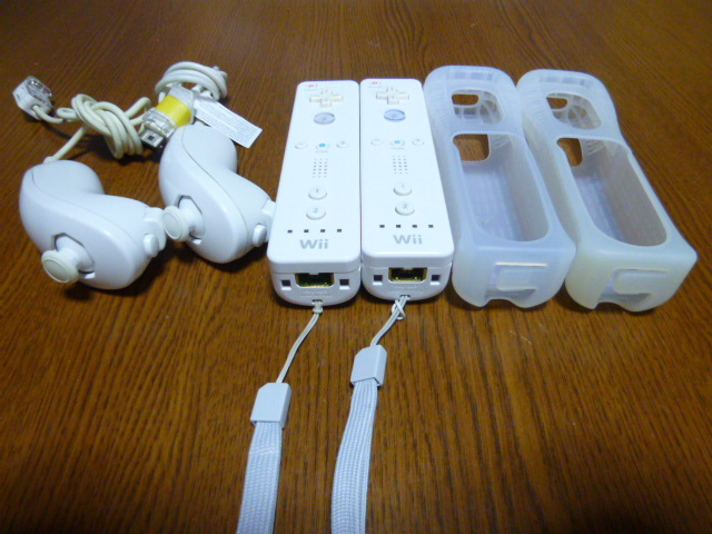 RSJN029【送料無料】Wii リモコン　ジャケット ストラップ 　ヌンチャク　2個セット　ホワイト　白（動作良好 クリーニング済)白