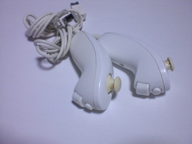 N001【即日配送 送料無料 動作確認済】Wii　ヌンチャク　2個セット　白　ホワイト　RVL-004