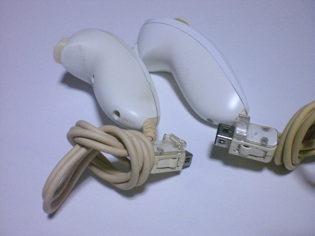 N002【即日配送 送料無料 動作確認済】Wii　ヌンチャク　2個セット　白　ホワイト　RVL-004