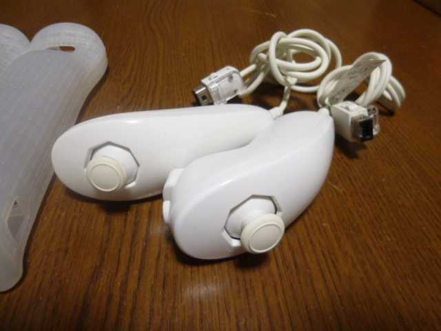 M056【即日配送　送料無料　動作確認済】Wii　モーションプラス　ジャケット　ヌンチャク2個セット　カバー　ホワイト　白　クリア
