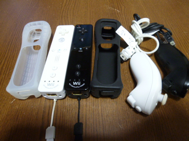 RSJN21【送料無料 動作確認済】Wii リモコン モーションプラス　ジャケット ストラップ　ヌンチャク　ブラック　ホワイト 純正品 2個セット