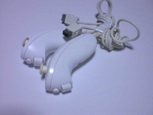 N010【即日配送 送料無料 動作確認済】Wii　ヌンチャク　2個セット　白　ホワイト　RVL-003