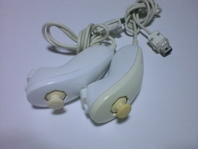 N13【即日配送 送料無料 動作確認済】Wii　ヌンチャク　2個セット　白　ホワイト　RVL-003