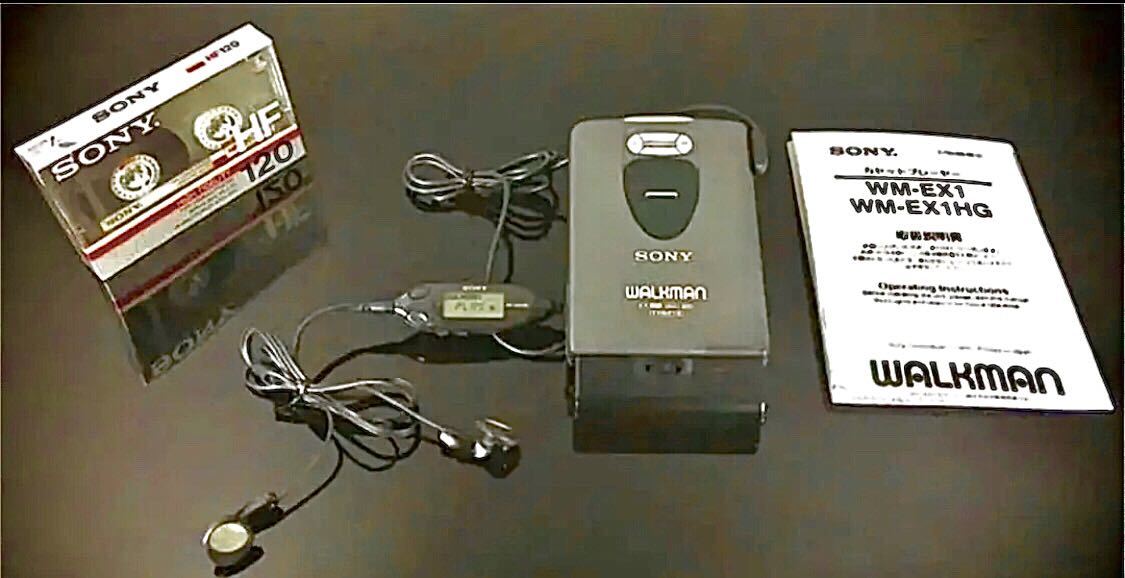 大人も着やすいシンプルファッション カセットウォークマン SONY