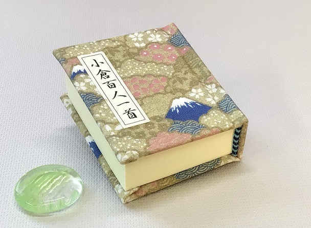 ”ちはやふる”　～祝～　山部赤人『小倉百人一首』豆本◎4cm×4,5cm　全200頁　◎手製本仕上げ　◎漢字ひらがな付き　◎京都手作りお散歩_画像2