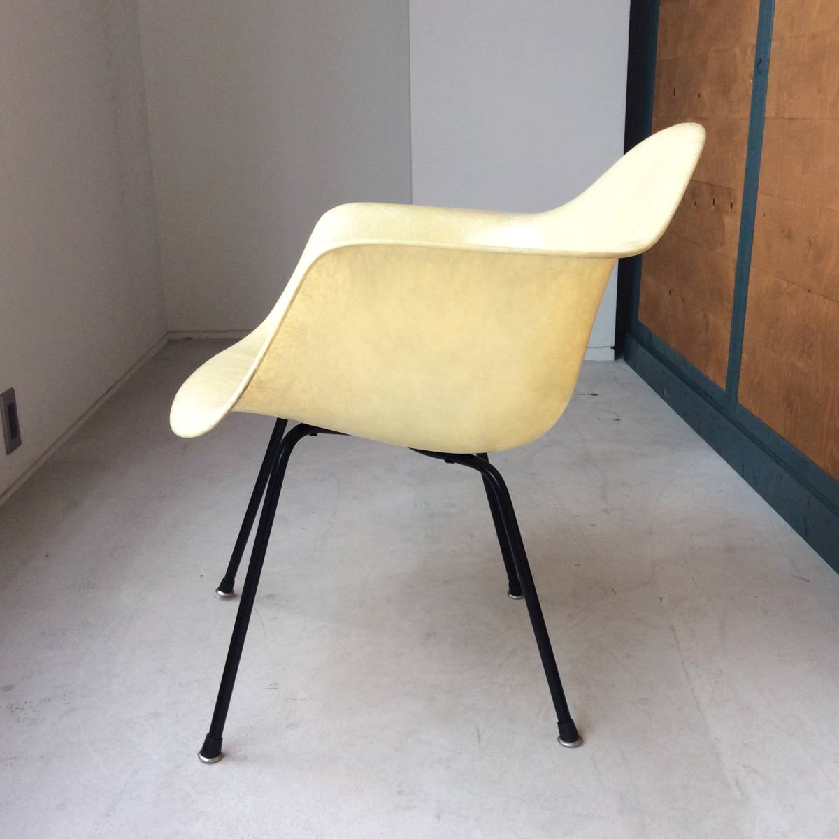 1950s イームズ ファイバーグラス アームシェルチェア ゼニス社 1950s イームズ ファイバーグラス アームシェルチェア ゼニス社