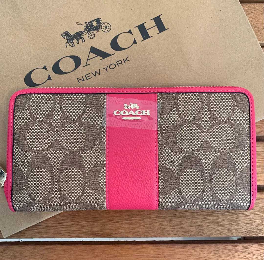 COACH長財布　ショッキングピンク