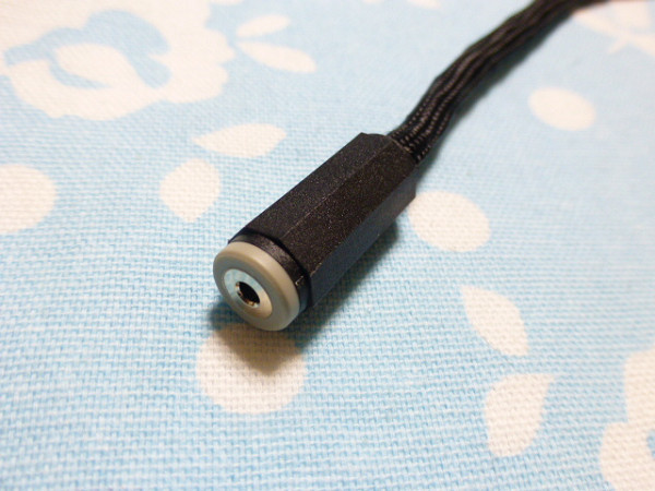 2.5mm4極 (メス) → XLR コネクタ 3ピン ×2 (メス) TEAC UD-301 2.5mm4極 (メス) → XLR コネクタ 3ピン ×2 (メス) TEAC UD-301