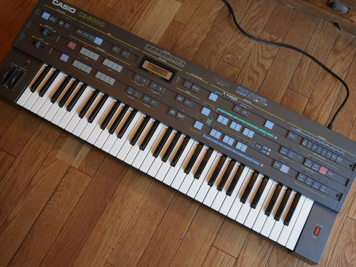 ◇CASIO【CZ-5000】ビンテージ・シンセサイザー 純正ハードケース付属