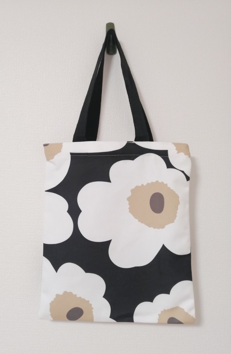 週末お値下げ中!在庫ラスト!!marimekko トートバッグ　　ウニッコ柄　color :white 