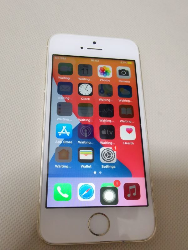 Apple iPhone SE 16GB Gold - JChere雅虎拍卖代购
