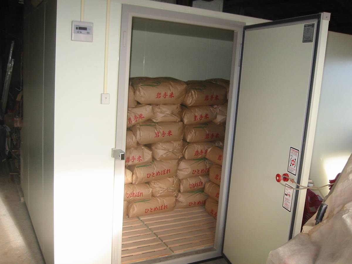 新米できました　玄米２４kg（小分け３）　令和３年産米 岩手県奥州市前沢産ひとめぼれ 農家直売_大型の米専用冷蔵庫で夏場は保管します