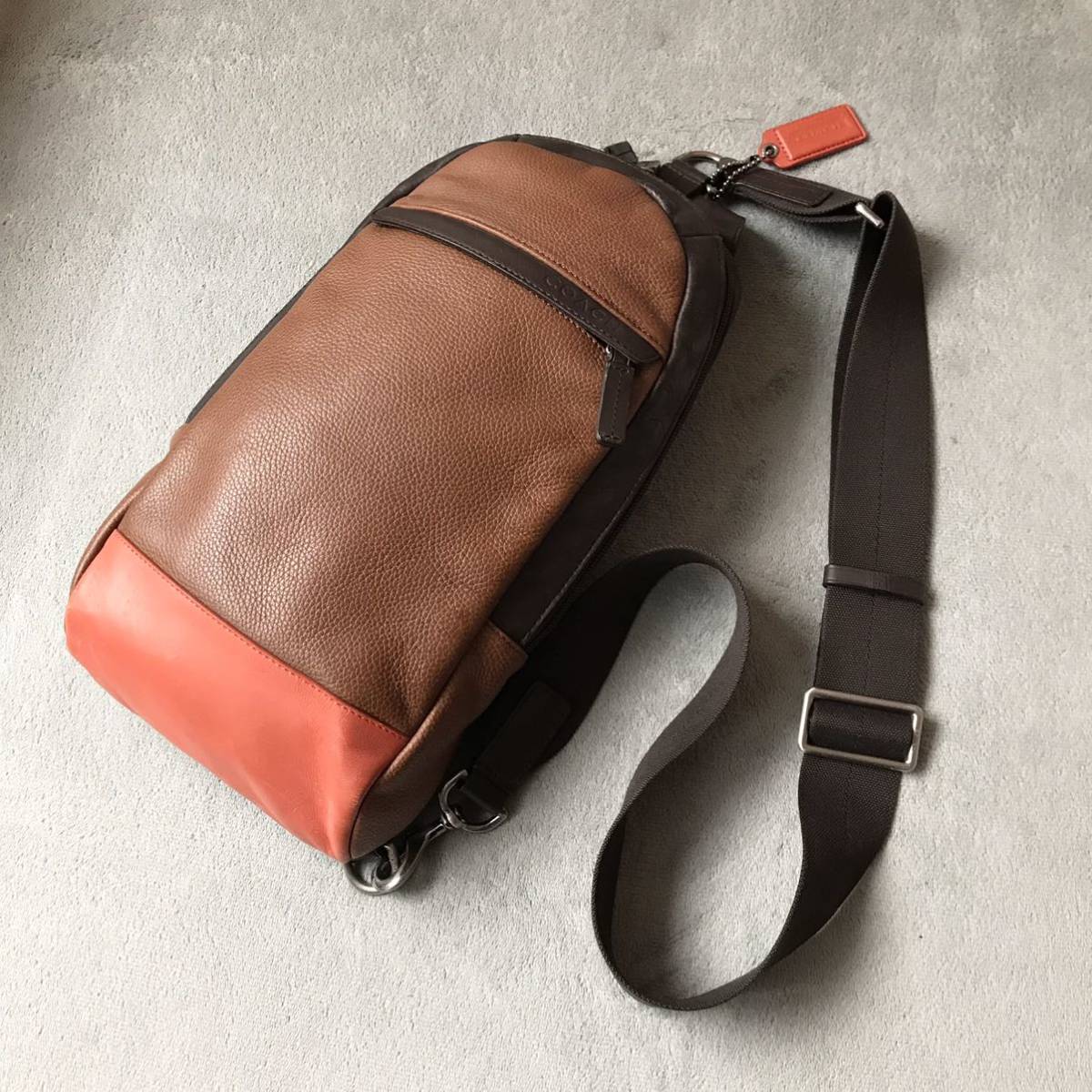 売れ筋新商品 コーチ レザーボディバッグ ロゴ型押し オレンジ×ブラウン COACH - バッグ 売れ筋新商品 コーチ レザーボディバッグ ロゴ型押し オレンジ×ブラウン COACH - バッグ