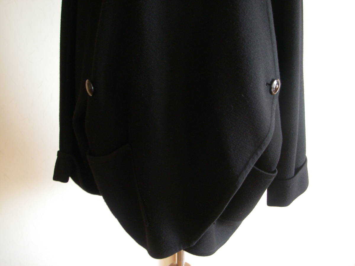 美品　レリアン　マント風　ウールジャケット　イタリア製　ブラック　42　９号_裾のカットは斜めのデザイン