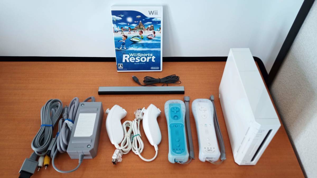 動作品 即納 Wii本体(シロ) Wiiリモコンプラス２個 Wiiスポーツリゾート同梱版 コントローラー増量 / お急ぎ対応いたします_2枚目以降が出品現物の写真です