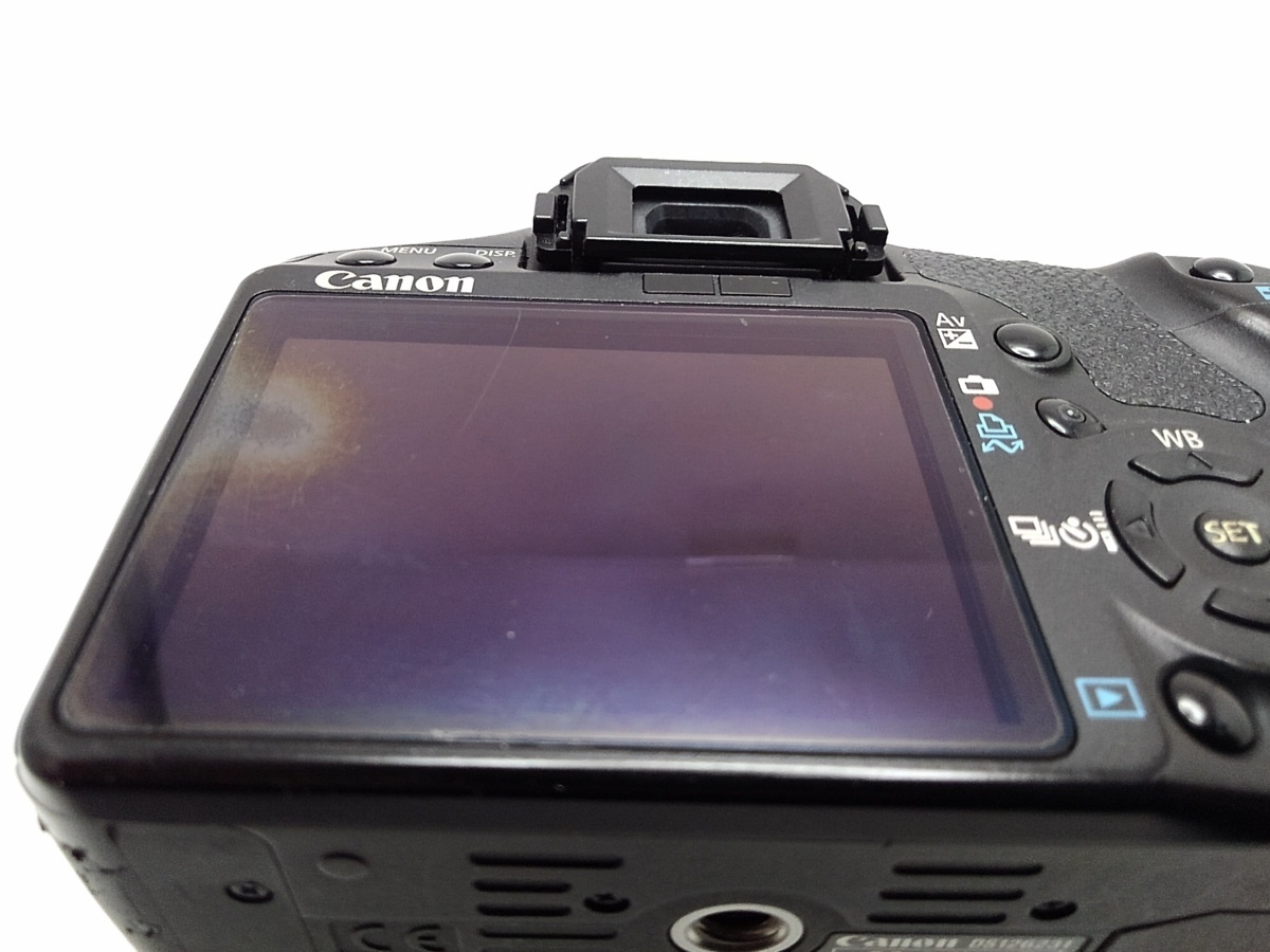 ★ハローカメラ★5126 Canon EOS Kiss Digital X3 /18-55ｍｍ.1510万画素【本体のみ】動作品 現状 1円スタ－ト 即決あり_液晶カバー.左側に変色があります