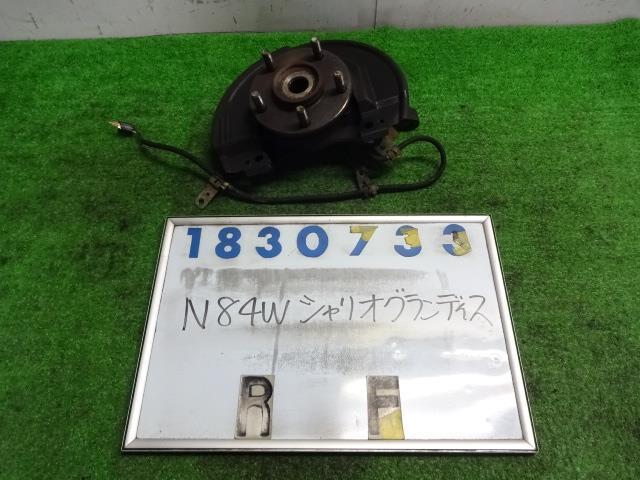 シャリオグランディス TA-N84W 右 フロント ナックル ハブ ASSY 2400 W75 パールホワイト 830733_画像1