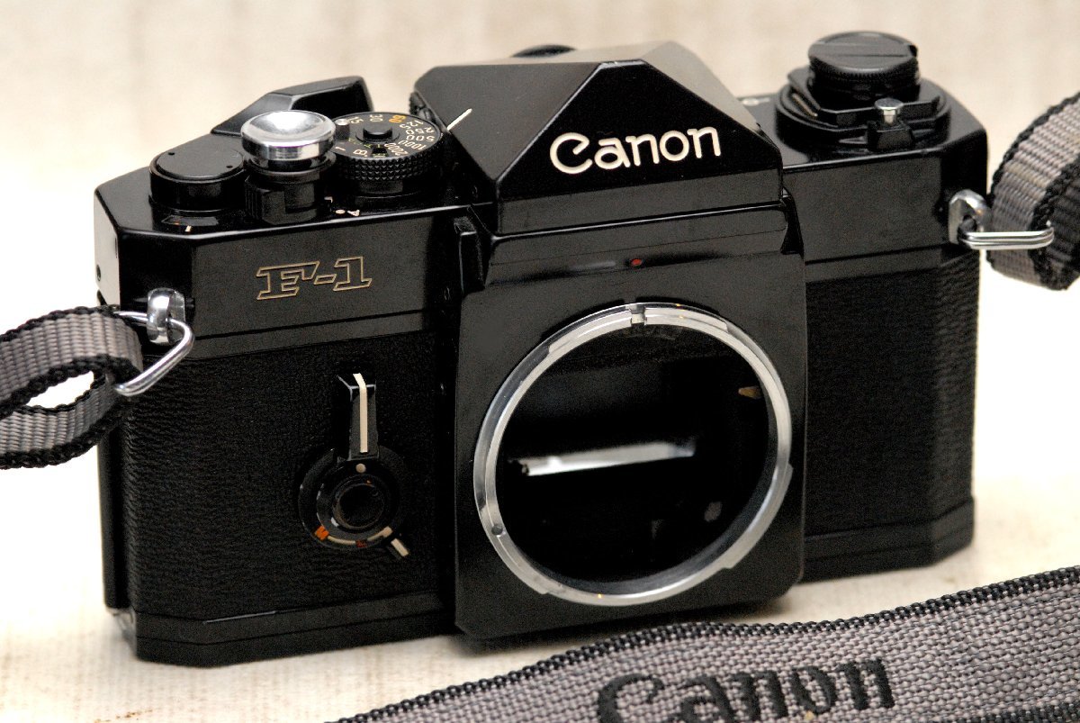 Canon キャノン 最高峰 高級一眼レフカメラ F-1 ボディ (後期型) 希少な作動品 （腐食無し）_画像1