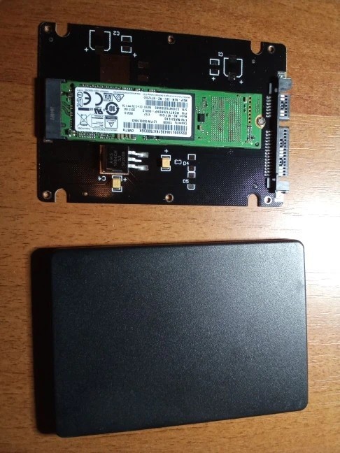 新品即決■送料無料M.2 NGFF SSD→SATA3.0 6Gbps/2.5インチHDD/SSD省スペース設計2242/2260/2280対応【簡単装着SSD変換 ケースセット】