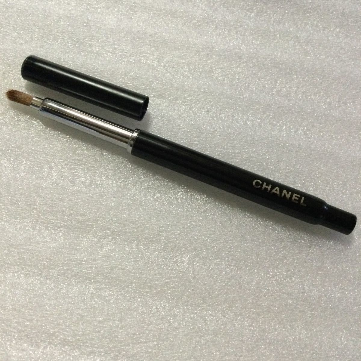  Chanel lip brush use item 