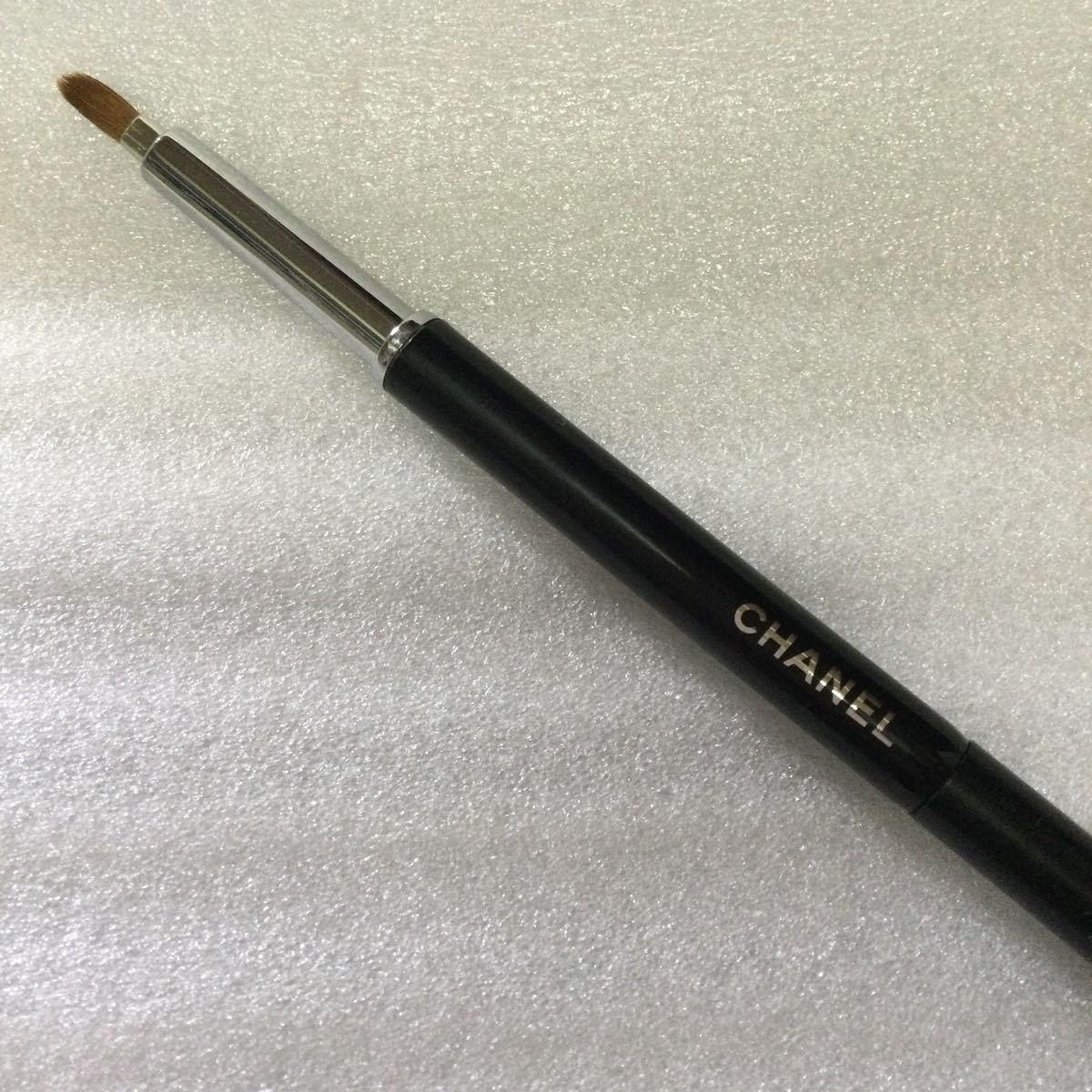  Chanel lip brush use item 